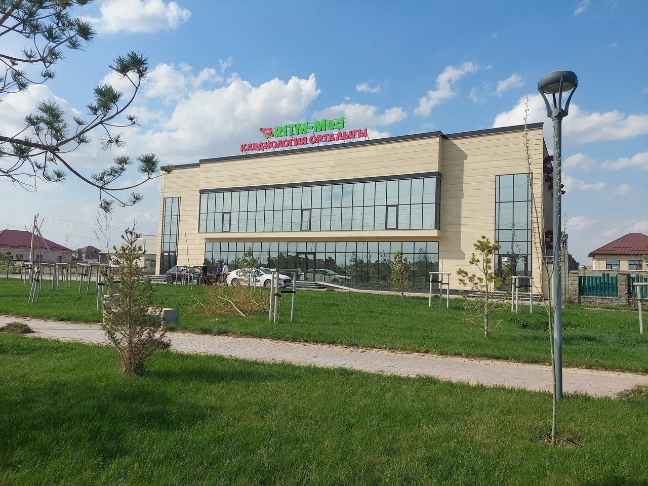 Врачи